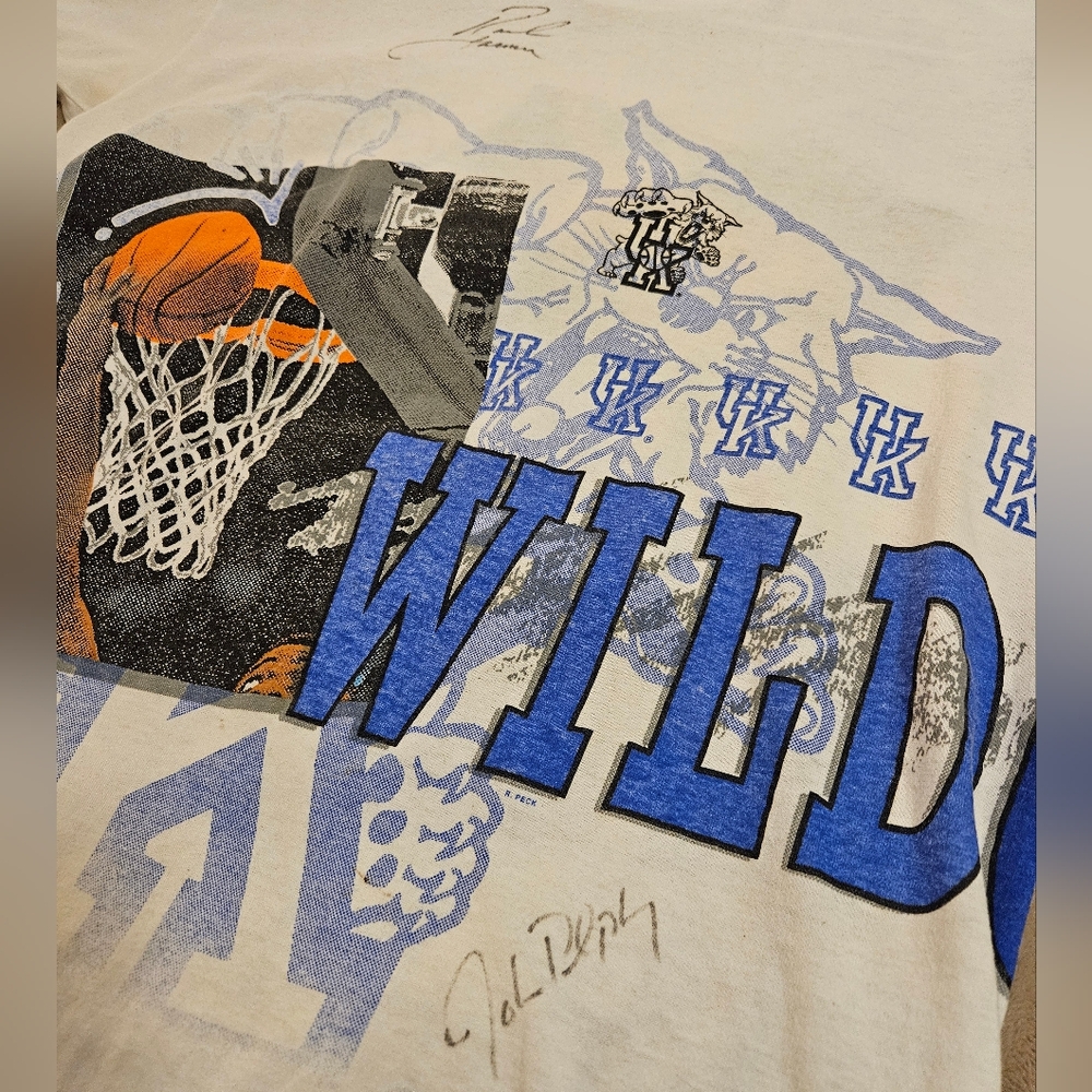 RARE Vintage 90s SIGNED University Of Kentucky Basketball Unforgettables Tshirt